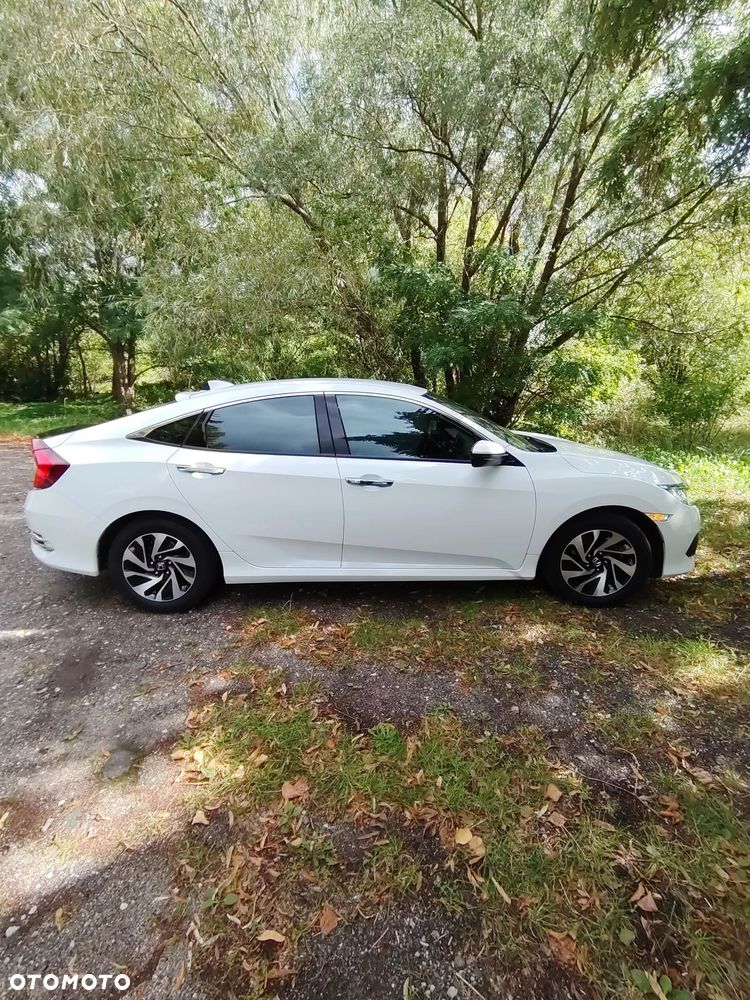Honda Civic 2018 photo 2