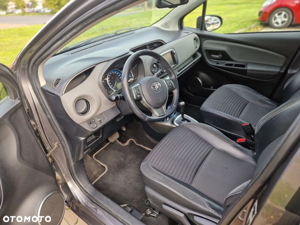 Toyota Yaris Hybrid 100 Premium - 5