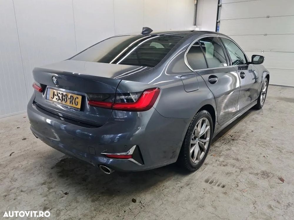 BMW Seria 3 320i Aut. Luxury Line - 3