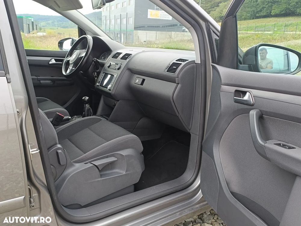 Volkswagen Touran 1.6 TDI DPF BlueMotion Technology Comfortline - 9