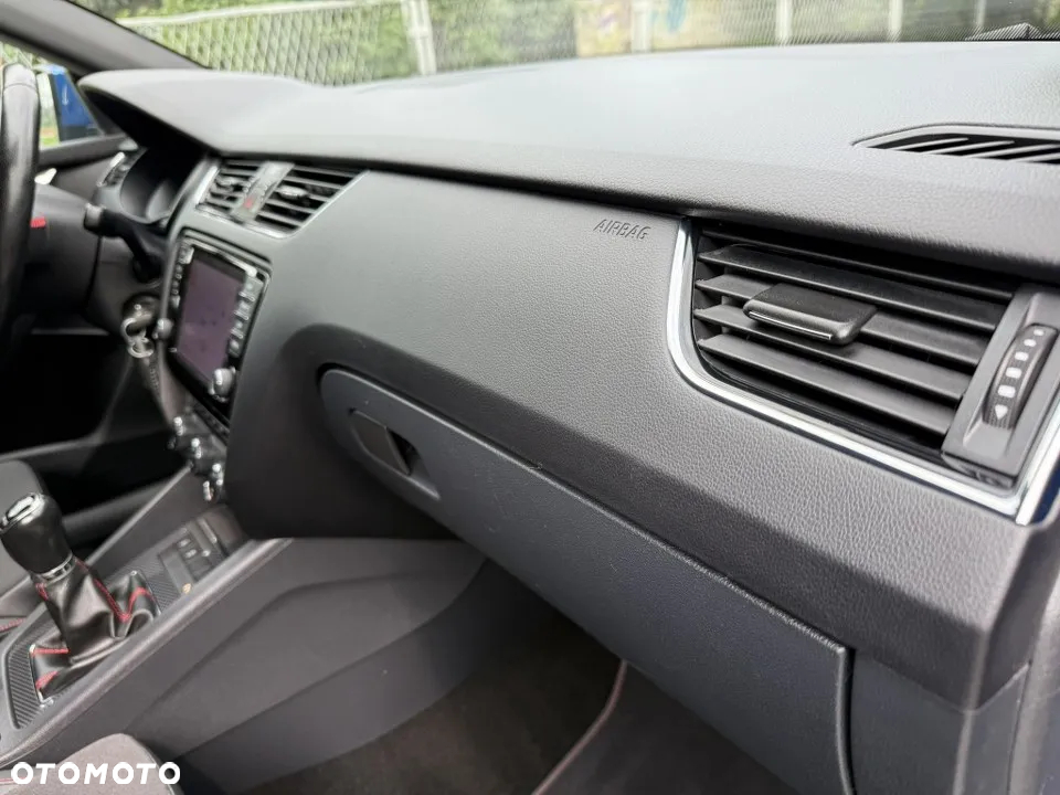 Skoda Octavia 2.0 TSI RS - 33
