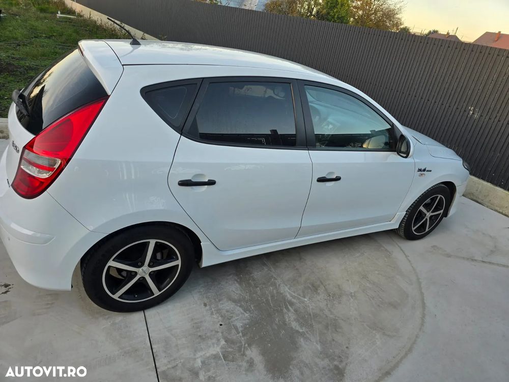 Hyundai i30 1.6 CRDI blue Classic - 10