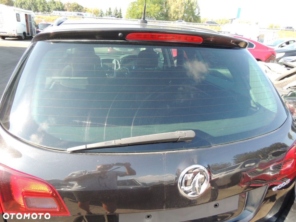 Lampa z klapy bagażnika Opel Astra J kombi '15 - 1