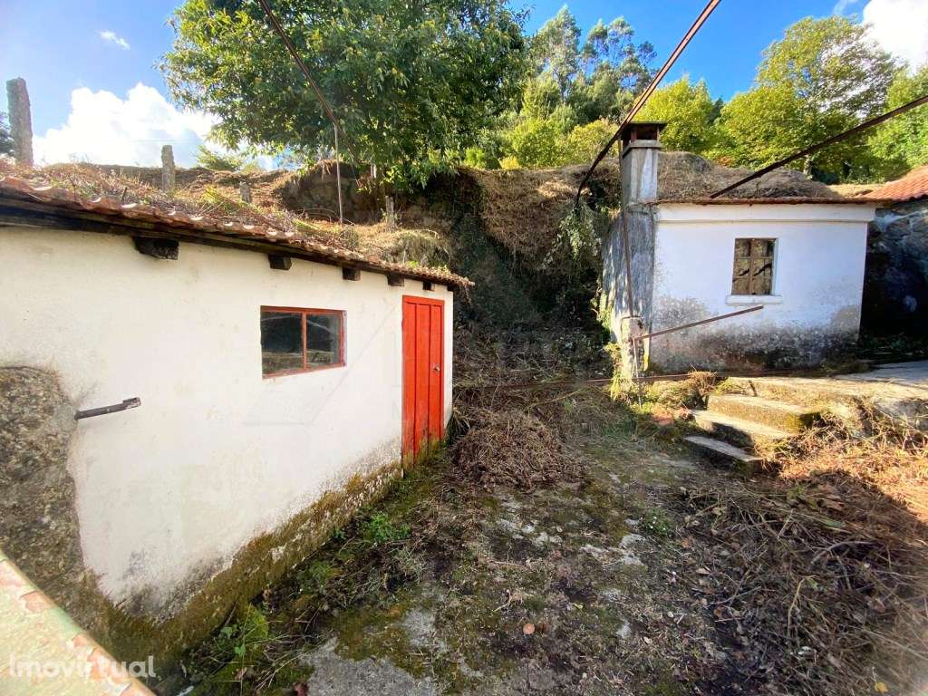 Moradia para restaurar - Grande imagem: 3/30