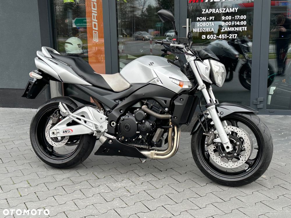Suzuki GSR - 2