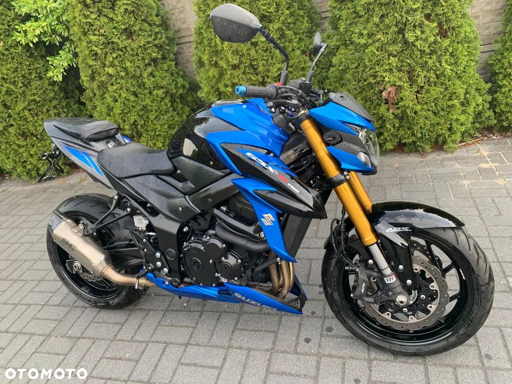 Suzuki GSR - 4