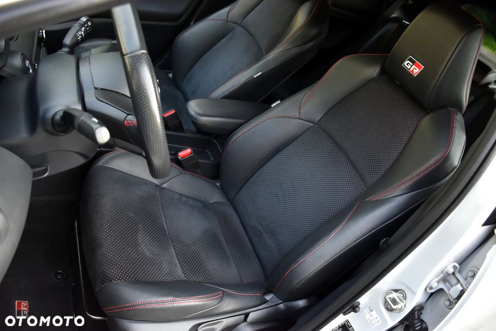 Toyota Yaris Hybrid 1.5 GR Sport - 18