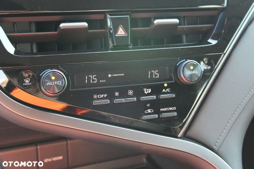 Toyota Camry - 28