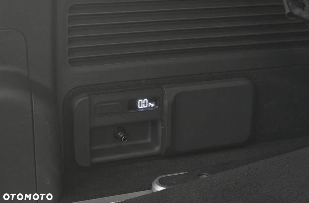 Rivian R1S - 16