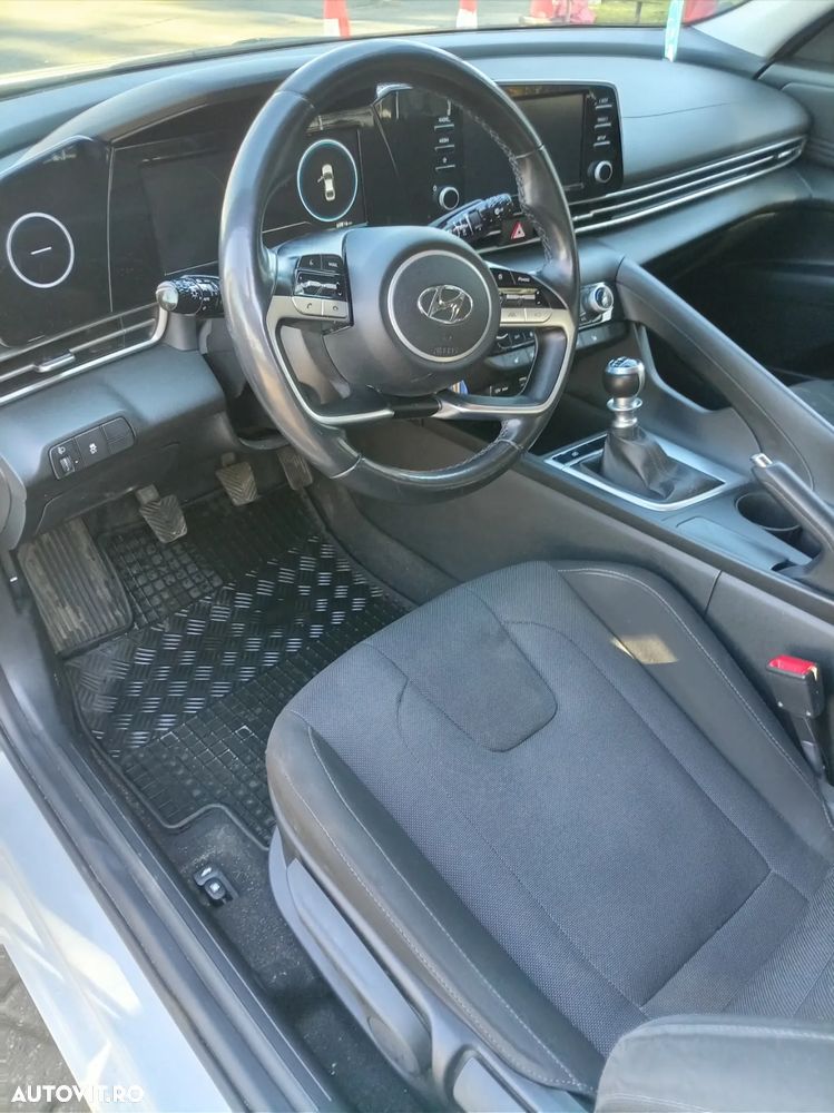 Hyundai Elantra 1.6 l 123 CP 6MT Highway - 4