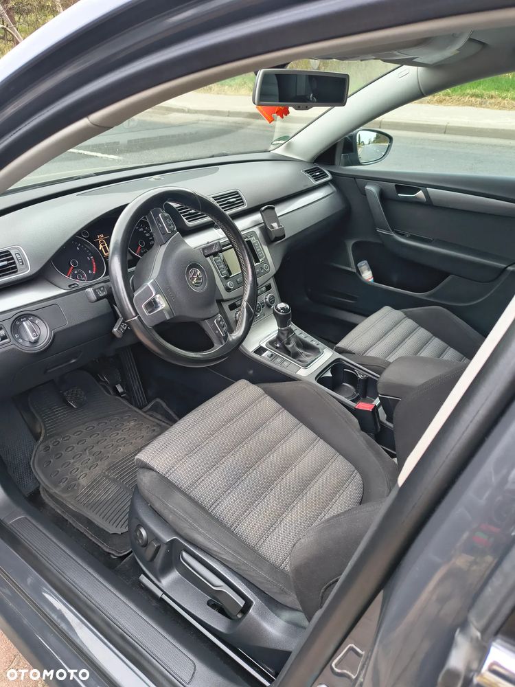 Volkswagen Passat 2.0 TDI Comfortline - 13