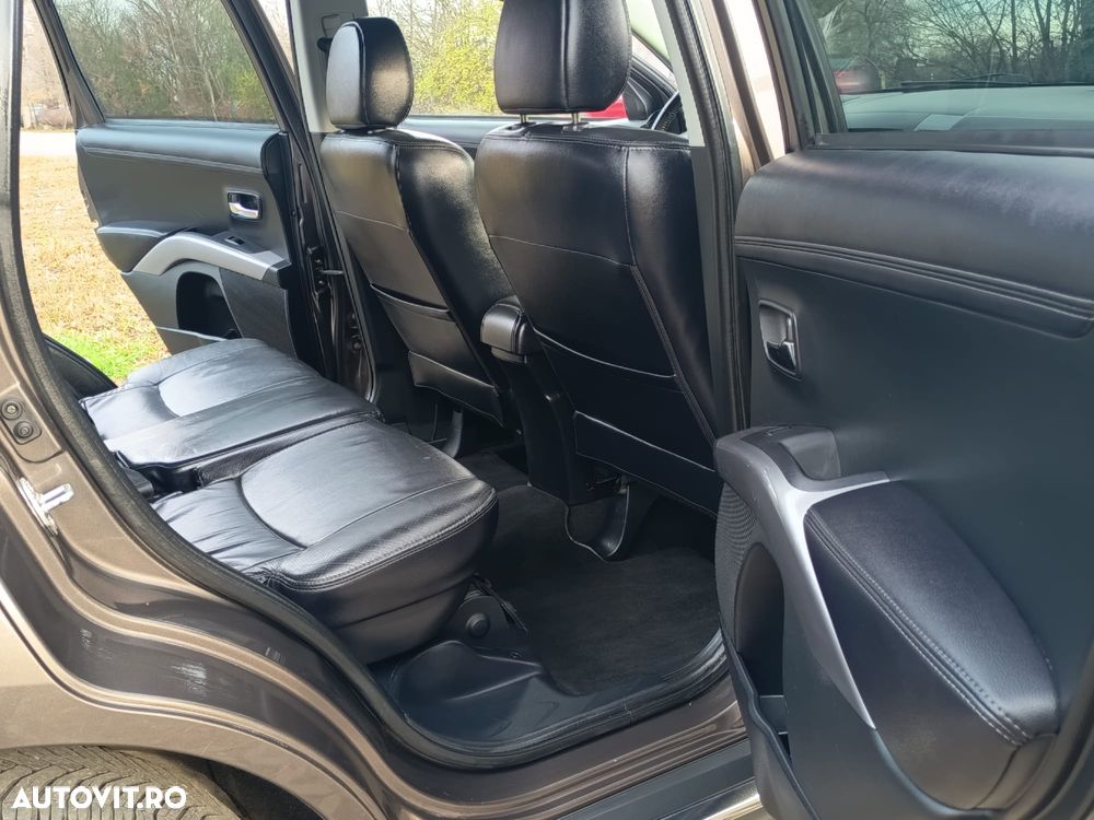 Mitsubishi Outlander - 7