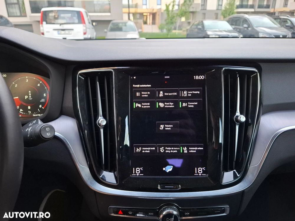 Volvo V60 B4 MHEV AT8 FWD Momentum Pro - 6