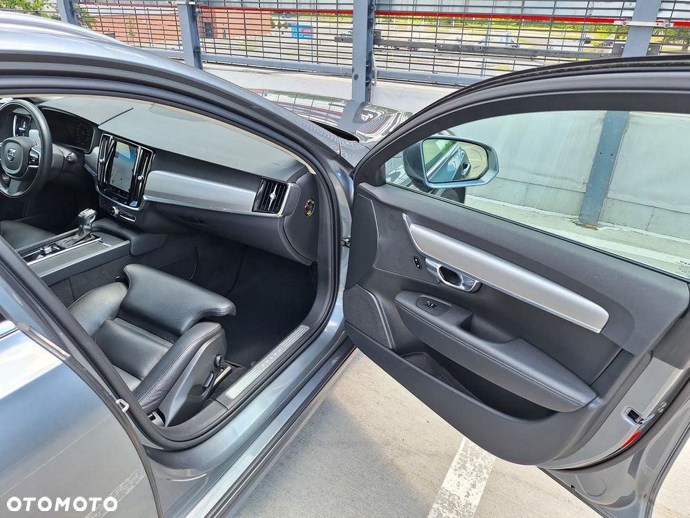 Volvo V90 T4 Momentum Pro - 24
