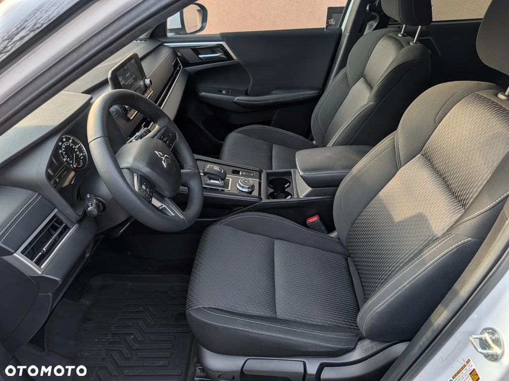 Mitsubishi Outlander - 17