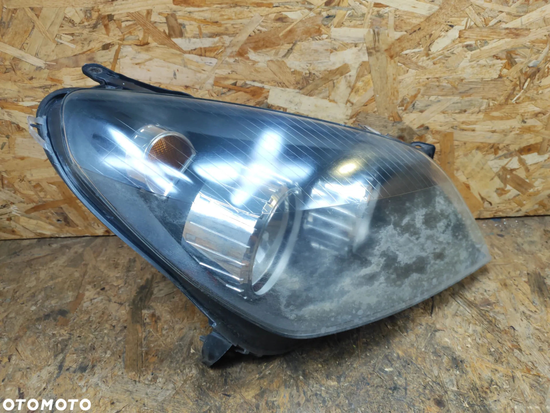 lampa przód lewa HELLA 1EG270370-01 / prawa HELLA 1EG270370-02 kompletna do OPEL Astra H III 04- do małej polerki - 2