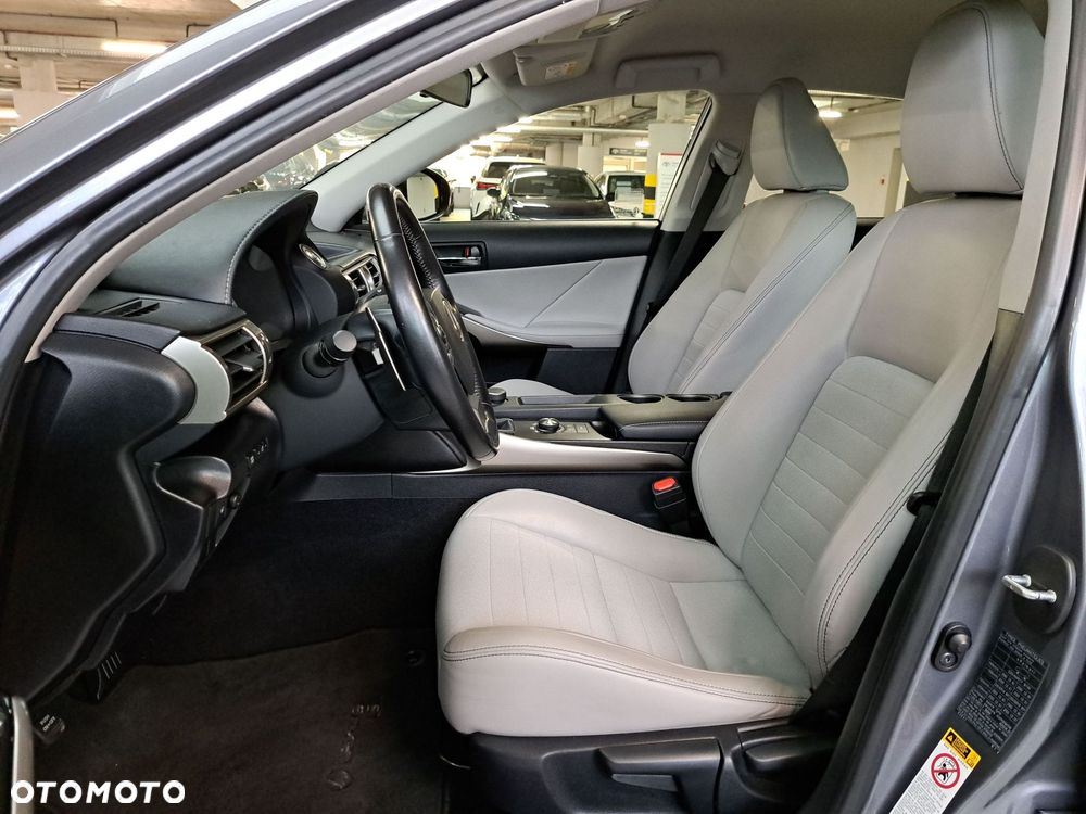 Lexus IS 200t Elite - 12