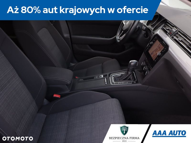 Volkswagen Passat - 10