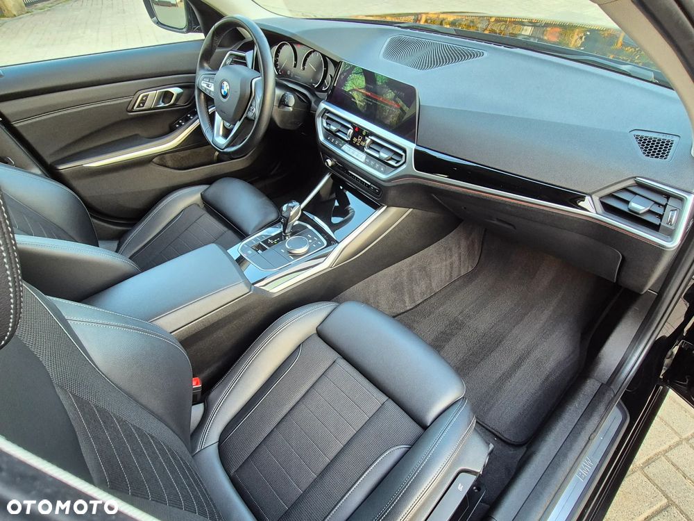 BMW Seria 3 330i Sport Line - 21