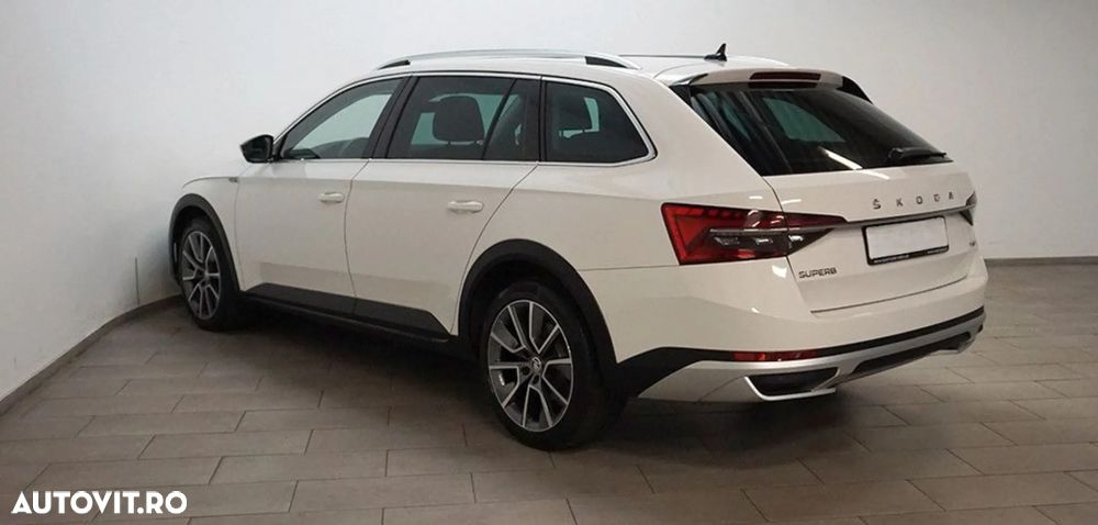 Skoda Superb Combi 2.0 TDI 4x4 DSG Scout - 4