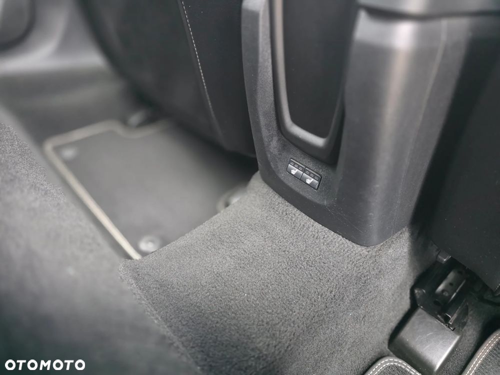 Volvo V40 D2 R Design - 8