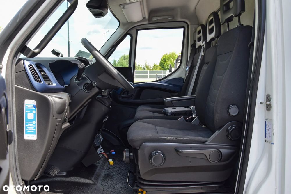 Iveco DAILY 70C18 / 3.0 - 180 KM / AUTOMAT HI-MATIC / 3 OSOBY / CHŁODNIA - MROŹNIA 4,55 M / FRIGOBLOCK / WINDA SORENSEN / KLIMA / TEMPOMAT / KAMERA COFANIA / REGULOWANE ZAWIESZENIE / SERWISOWANY / SPROWADZONY Z NIEMIEC - 28