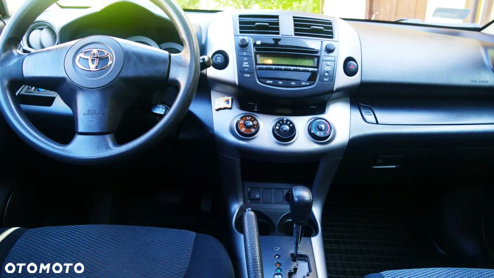 Toyota RAV4 - 6