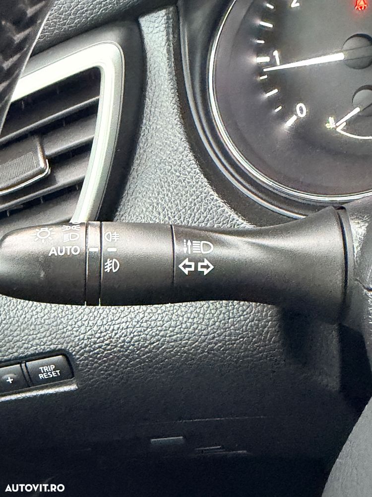 Nissan Qashqai 1.6 DCI Xtronic N-Connecta - 30