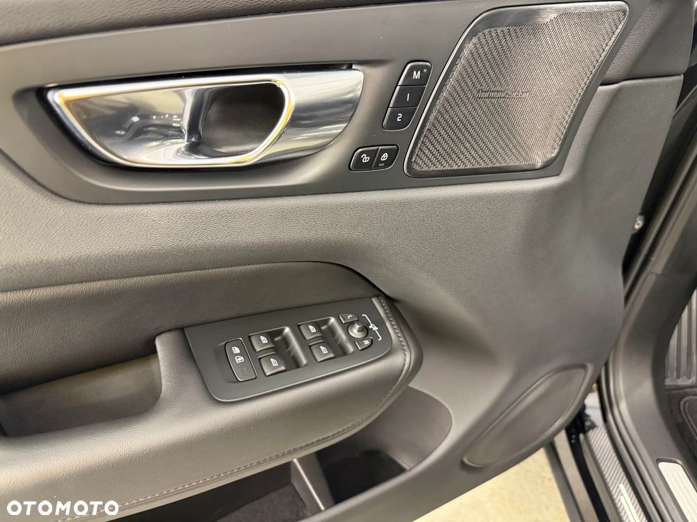 Volvo XC 60 B4 D AWD Geartronic Momentum Pro - 30