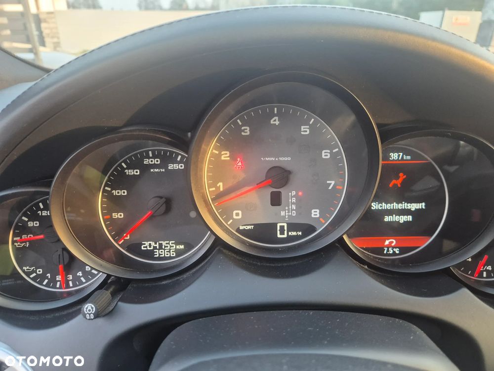 Porsche Cayenne - 21