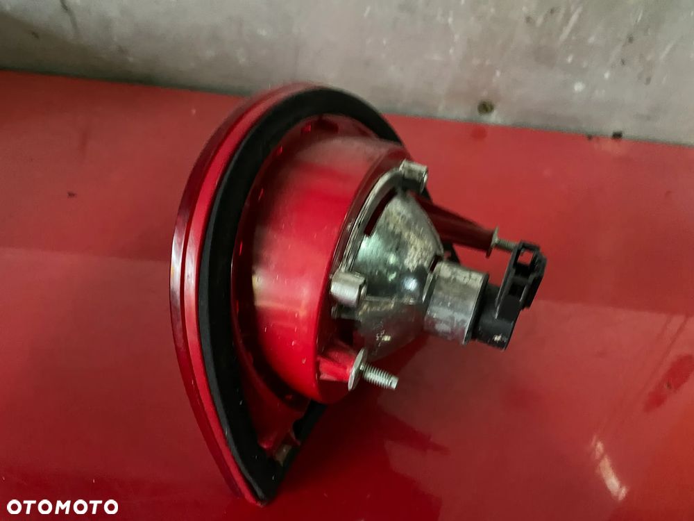LAMPA TYŁ W KLAPĘ VOLKSWAGEN GOLF V - 3