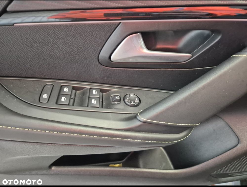 Peugeot 208 PureTech 130 EAT8 GT Pack - 11