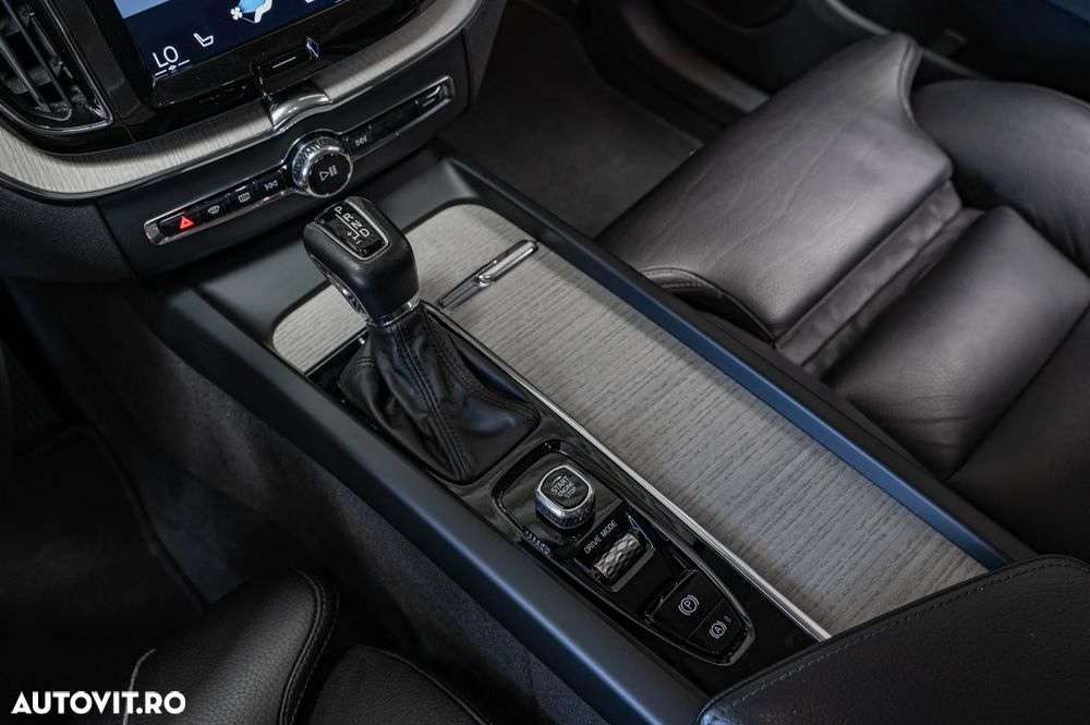 VOLVO XC60 2020 — imagine 13