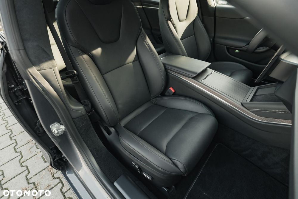 Tesla Model S - 15