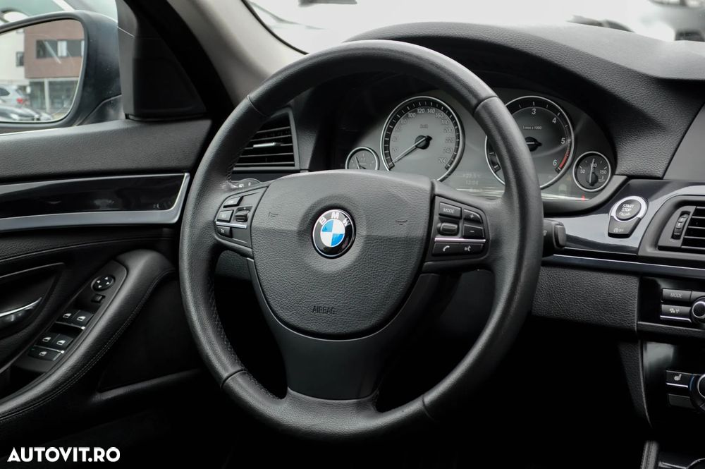 BMW Seria 5 520d Sport-Aut. - 32