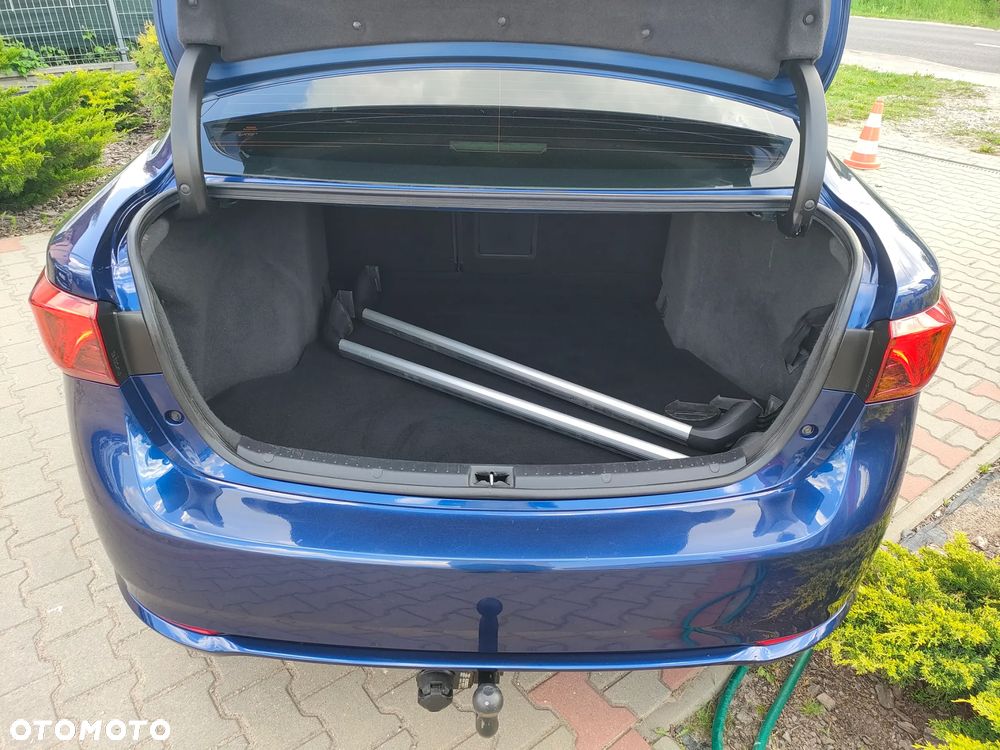 Toyota Avensis 1.8 Premium - 15