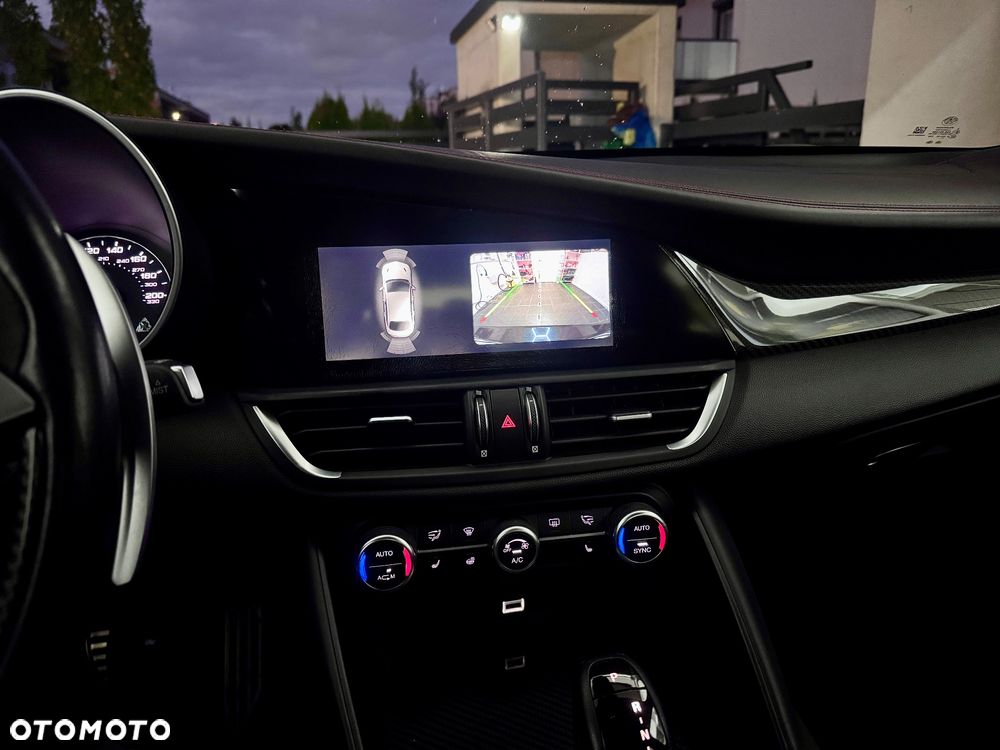 Alfa Romeo Giulia 2.9 V6 Bi-Turbo AT8 Quadrifoglio - 22