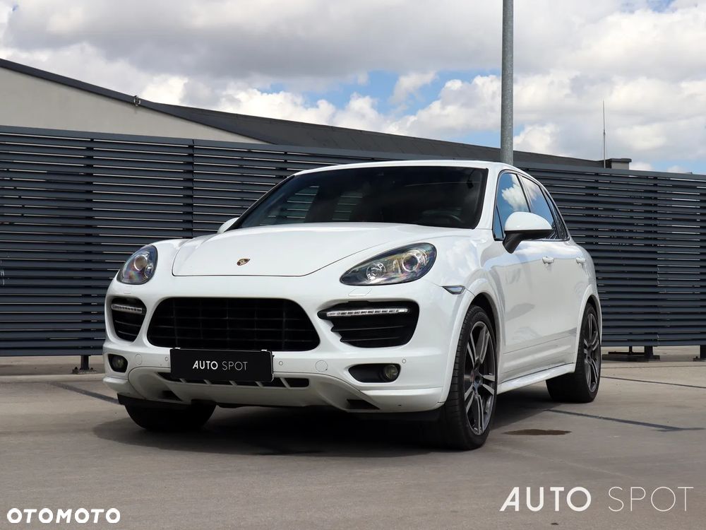 Porsche Cayenne GTS - 12