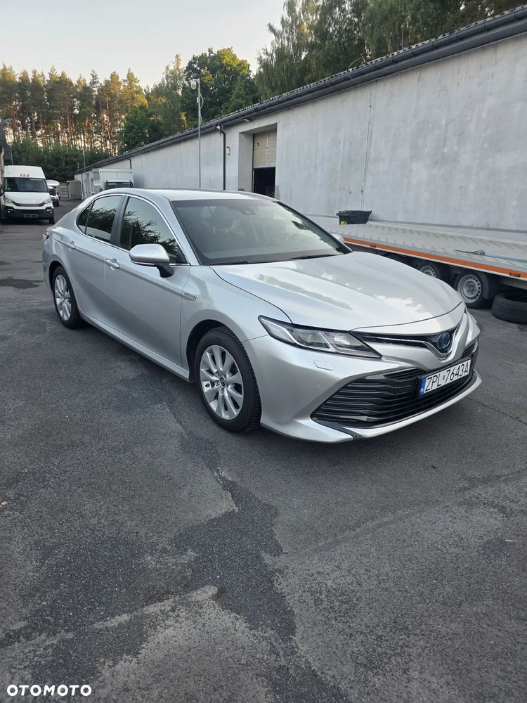 Toyota Camry - 4
