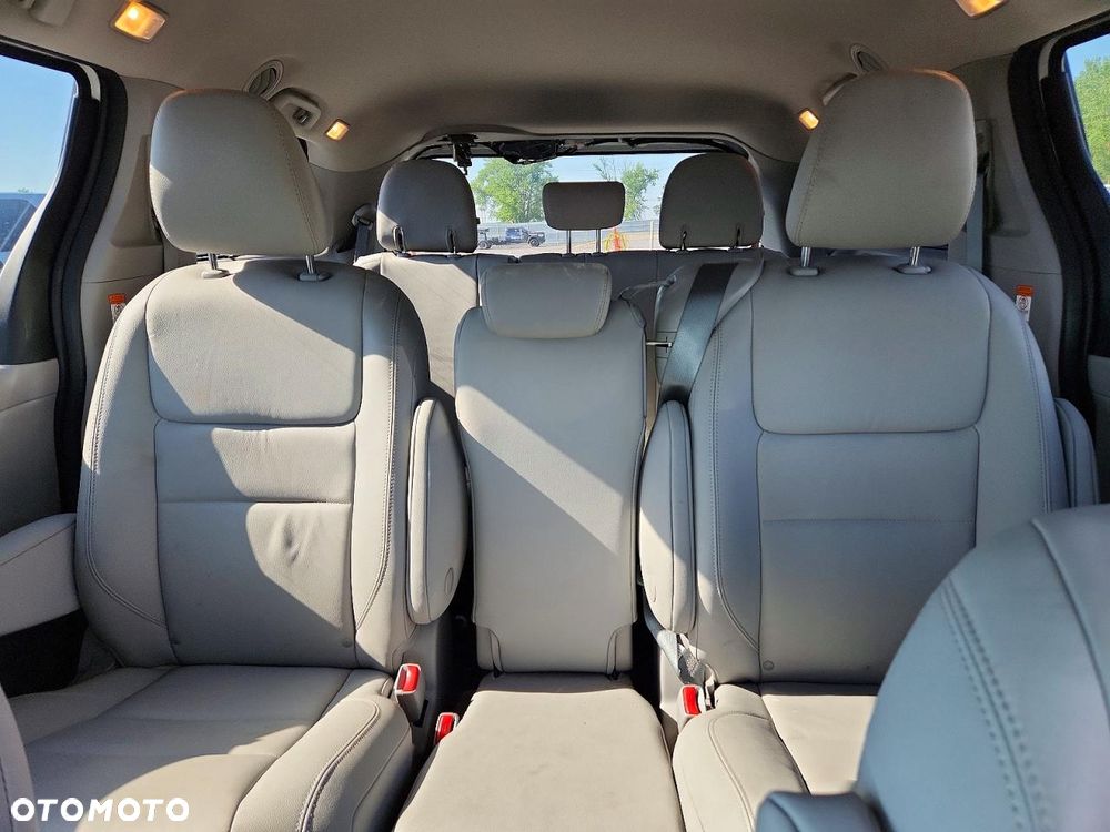 Toyota Sienna 3.5 V6 - 11