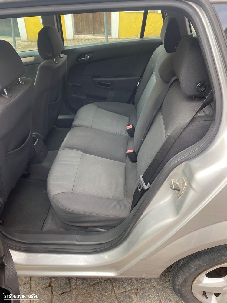 Opel Astra Caravan - 19