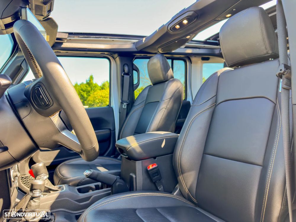 Jeep Wrangler Unlimited - 38
