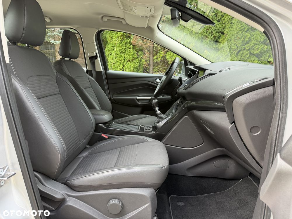 Ford Kuga 2.0 TDCi 2x4 Titanium - 28