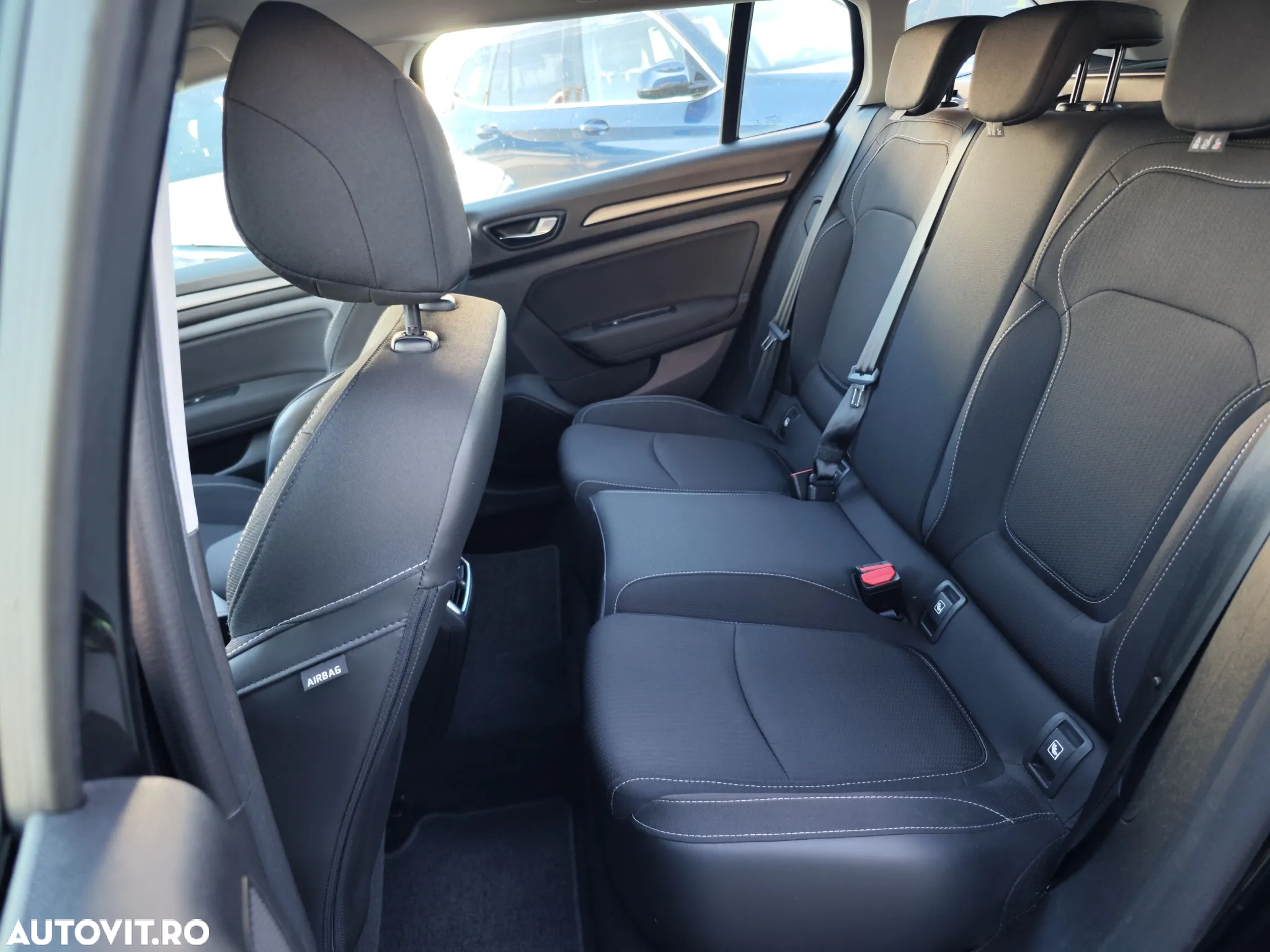 Renault Megane Grandtour E-TECH Plug-in 160 BUSINESS EDITION - 20