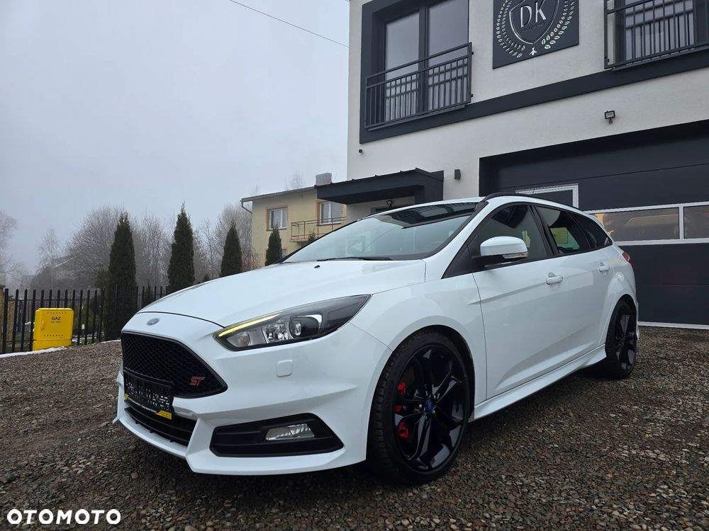 Ford Focus 2.0 EcoBoost ST mit Leder-Exclusiv-Paket - 1