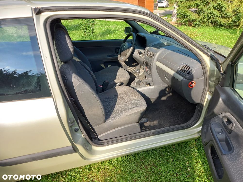 Renault Clio - 10