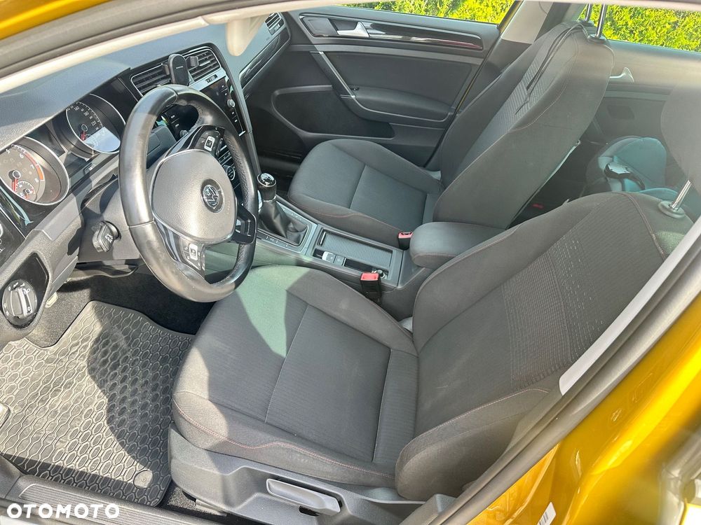 Volkswagen Golf - 11