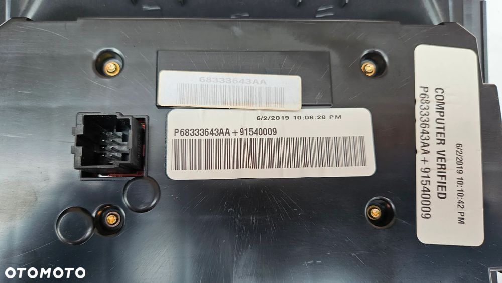 Dodge Durango 2017-2020  Panel klimatyzacji AC Panel sterowania nawiewem P68333643AA Ramka wyświetlacza radia  MAŁY WYŚWIETLACZ - 13