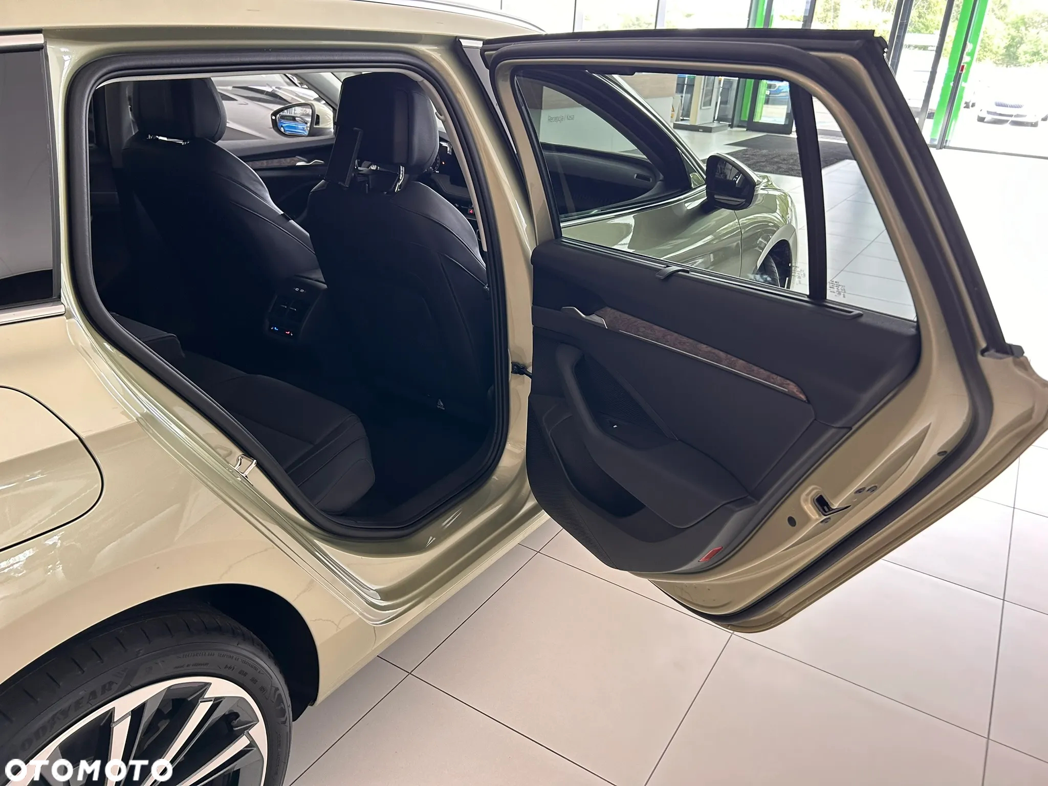 Skoda Superb 2.0 TDI SCR 4x4 L&K DSG - 16