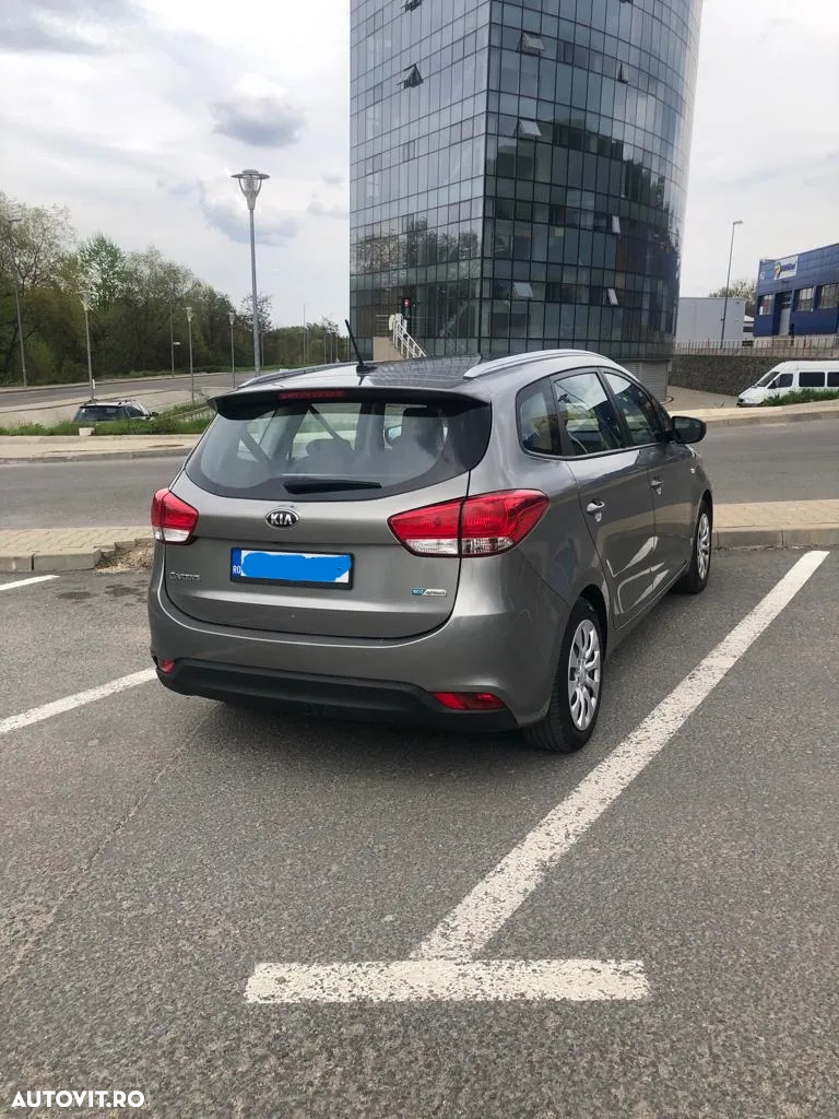 Kia Carens 1.6 GDI FAMILY - 6
